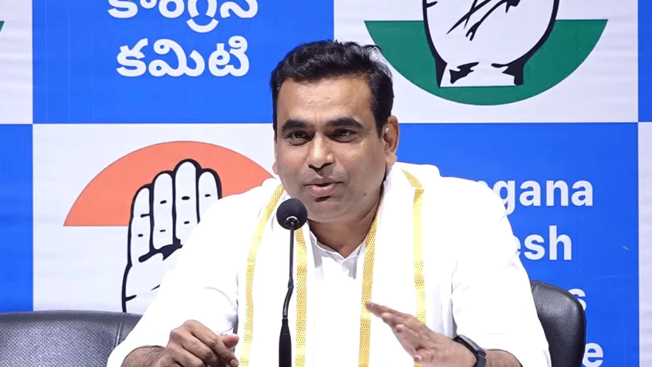 రజతోత్సవ వేడుకలు టీఆర్ఎస్ పార్టీకీ చేస్తున్నారా లేక బీఆర్ఎస్కా?: ఎంపీ చామల రజతోత్సవ వేడుకలు టీఆర్ఎస్ పార్టీకీ చేస్తున్నారా లేక బీఆర్ఎస్కా?: ఎంపీ చామల
