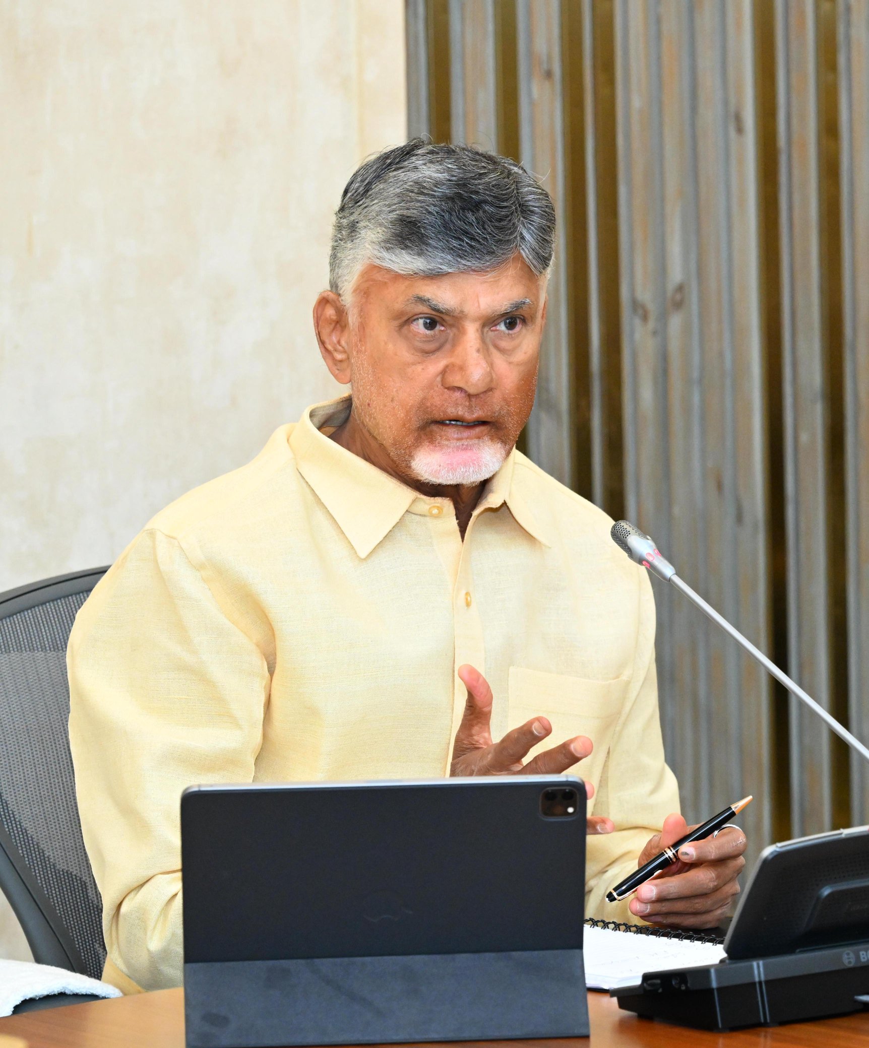 ప్రతి నియోజకవర్గంలో.. MSME పార్కులు: సీఎం చంద్రబాబు ప్రతి నియోజకవర్గంలో.. MSME పార్కులు: సీఎం చంద్రబాబు