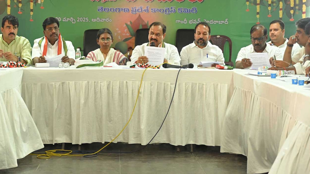 గాంధీ సిద్ధాంతాలతోనే పార్టీ ముందుకు: మీనాక్షి నటరాజన్ గాంధీ సిద్ధాంతాలతోనే పార్టీ ముందుకు: మీనాక్షి నటరాజన్
