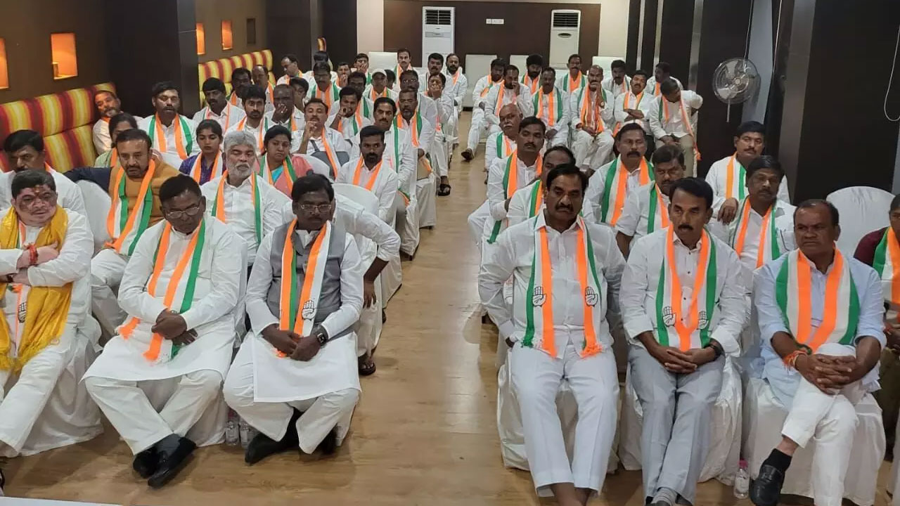 Congress | కట్టు తెగుతున్న.. కాంగ్రెస్ క్రమశిక్షణ! గర్జిస్తున్న అసమ్మతి గళాలు Congress | కట్టు తెగుతున్న.. కాంగ్రెస్ క్రమశిక్షణ! గర్జిస్తున్న అసమ్మతి గళాలు