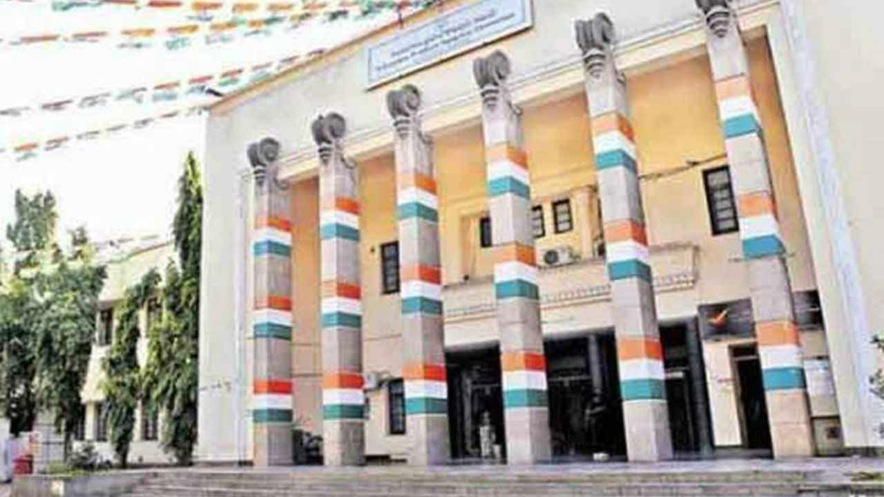 Internal Fights | కాంగ్రెస్లో కలహాల కుంపట్లు! అందుకే క్యాబినెట్ విస్తరణ వాయిదాలు? Internal Fights | కాంగ్రెస్లో కలహాల కుంపట్లు! అందుకే క్యాబినెట్ విస్తరణ వాయిదాలు?