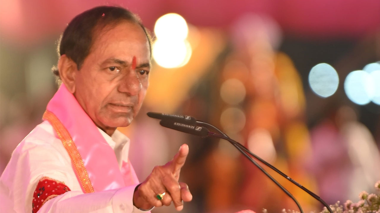 BRS: శైలికి భిన్నంగా KCR ప్రసంగం.. స్క్రిప్ట్తో పస తగ్గిన ఉపన్యాసం BRS: శైలికి భిన్నంగా KCR ప్రసంగం.. స్క్రిప్ట్తో పస తగ్గిన ఉపన్యాసం