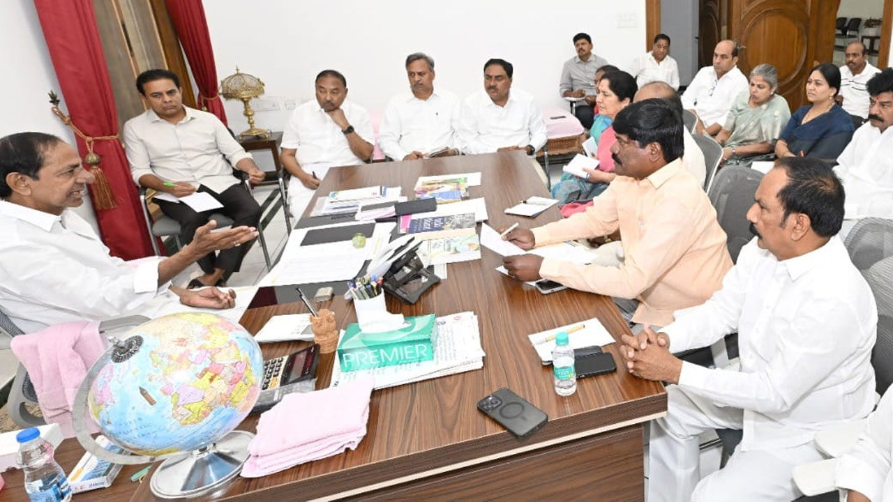 WARANGAL: కనీవినీ ఎరుగని రీతిలో.. BRS రజతోత్సవ సభ WARANGAL: కనీవినీ ఎరుగని రీతిలో.. BRS రజతోత్సవ సభ
