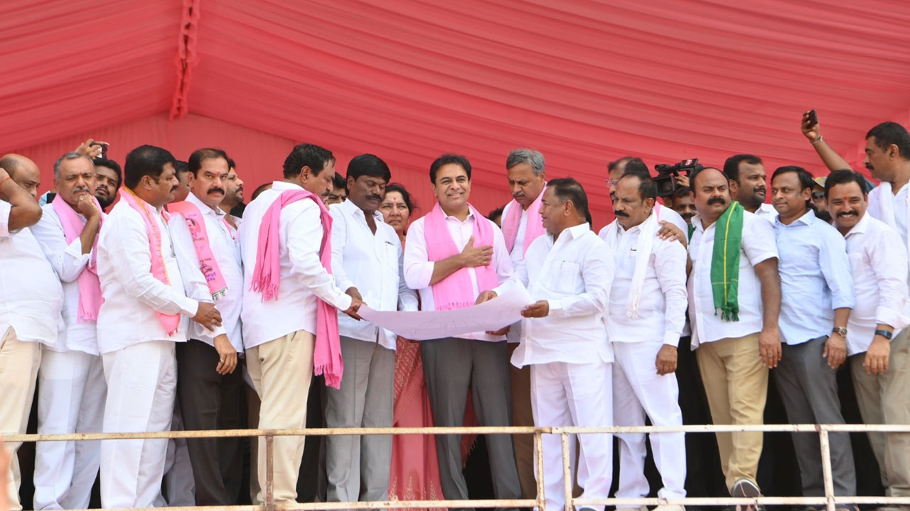 తెలంగాణ ప్రజల గుండె ధైర్యం గులాబీ జెండా: కేటీఆర్ తెలంగాణ ప్రజల గుండె ధైర్యం గులాబీ జెండా: కేటీఆర్
