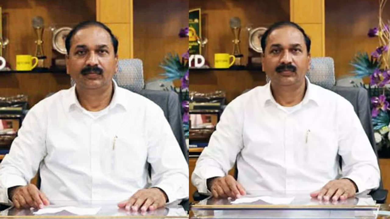 Hyderabad: టూరిజం ఎండీపై కేసు ఏమైంది? FIR అయినా అరెస్టు ఎందుకు చేయలే! Hyderabad: టూరిజం ఎండీపై కేసు ఏమైంది? FIR అయినా అరెస్టు ఎందుకు చేయలే!