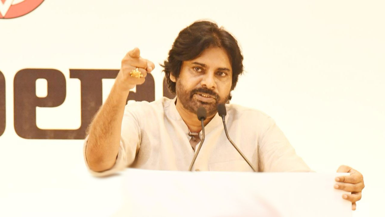 Pawan Kalyan: కాంగ్రెస్, మరెవరికైనా.. పాకిస్తాన్పై ప్రేమ ఉంటే అక్కడికే వెళ్లిపోండి Pawan Kalyan: కాంగ్రెస్, మరెవరికైనా.. పాకిస్తాన్పై ప్రేమ ఉంటే అక్కడికే వెళ్లిపోండి