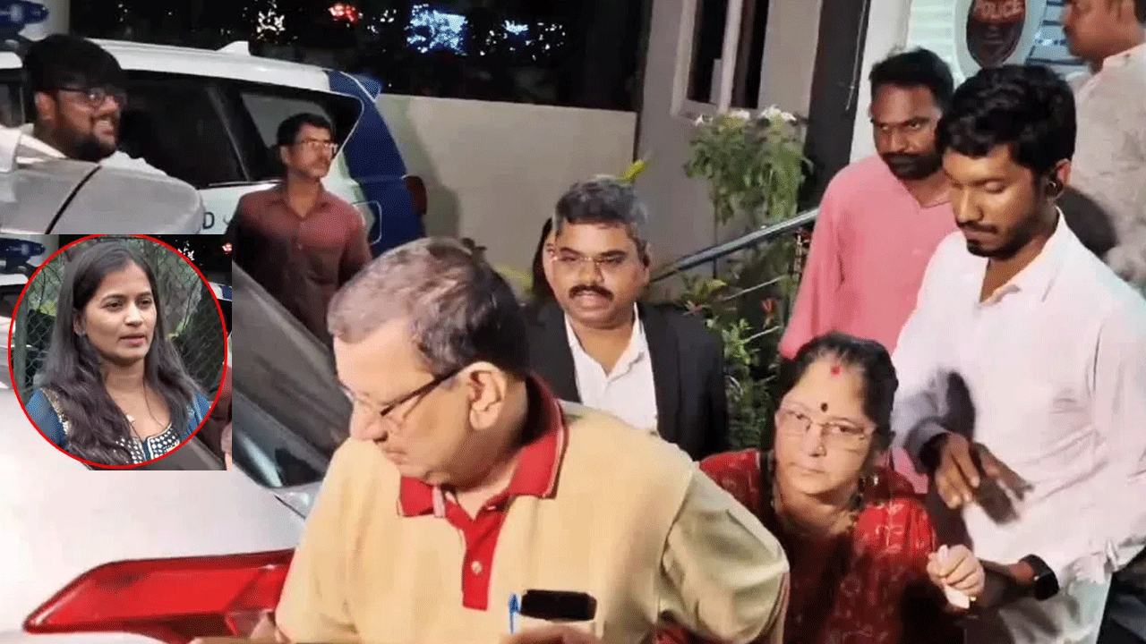 లావణ్య ఇంటి ముందు.. రాజ్ తరుణ్ తల్లిదండ్రుల ధర్నా లావణ్య ఇంటి ముందు.. రాజ్ తరుణ్ తల్లిదండ్రుల ధర్నా
