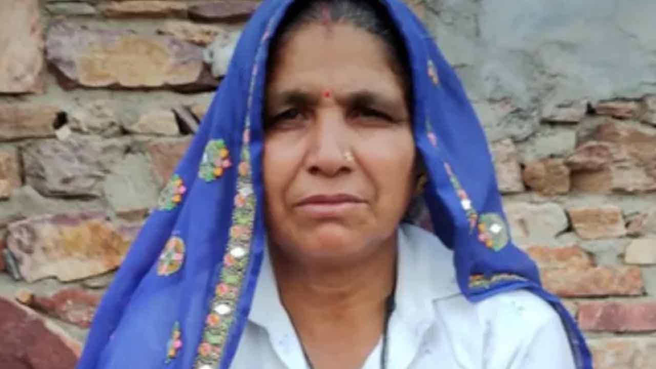 Murder | 2 కిలోల వెండి కడియాల కోసం.. వృద్ధురాలి కాళ్లను నరికేశారు.. Murder | 2 కిలోల వెండి కడియాల కోసం.. వృద్ధురాలి కాళ్లను నరికేశారు..