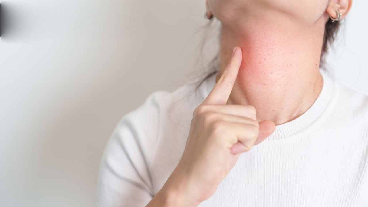 Thyroid | మీరు థైరాయిడ్తో బాధపడుతున్నారా..? తినకూడని ఆహార పదార్థాలు ఇవే..! Thyroid | మీరు థైరాయిడ్తో బాధపడుతున్నారా..? తినకూడని ఆహార పదార్థాలు ఇవే..!