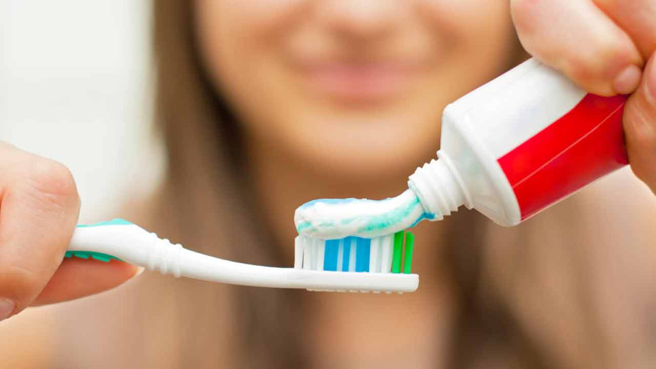 Toothpaste | ఏ మోతాదులో టూత్ పేస్ట్ వాడితే మంచిది..? డెంటిస్టులు ఏం చెబుతున్నారంటే..? Toothpaste | ఏ మోతాదులో టూత్ పేస్ట్ వాడితే మంచిది..? డెంటిస్టులు ఏం చెబుతున్నారంటే..?