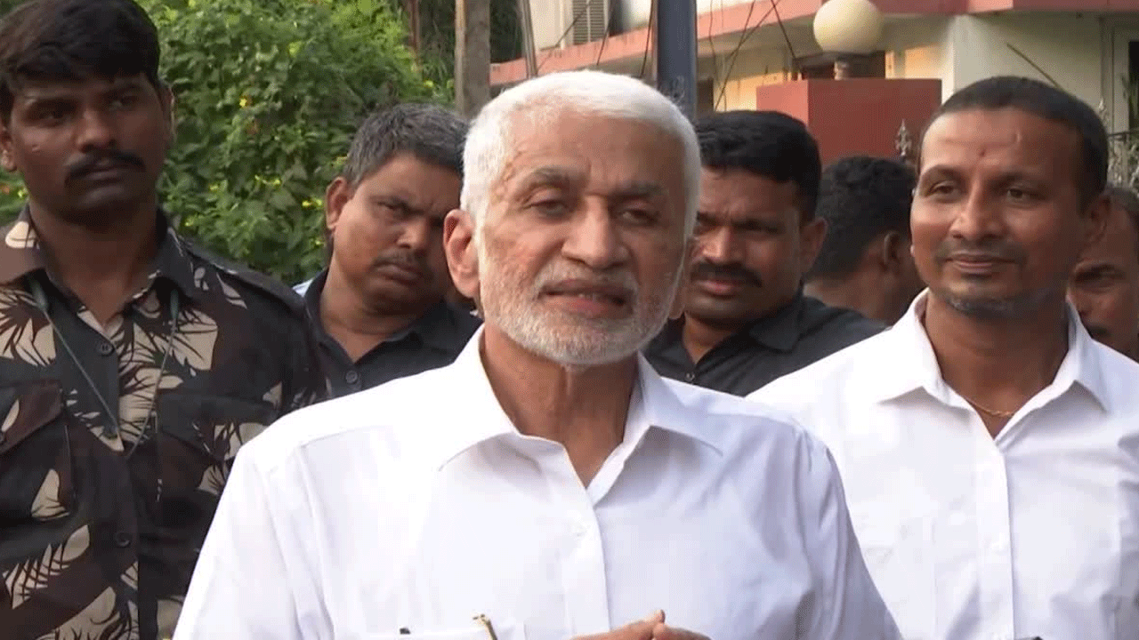 Vijaya Sai Reddy: పార్టీలో నంబర్ 2నుంచి 2వేల స్థానానికి పడిపోయాను: విజయసాయిరెడ్డి Vijaya Sai Reddy: పార్టీలో నంబర్ 2నుంచి 2వేల స్థానానికి పడిపోయాను: విజయసాయిరెడ్డి