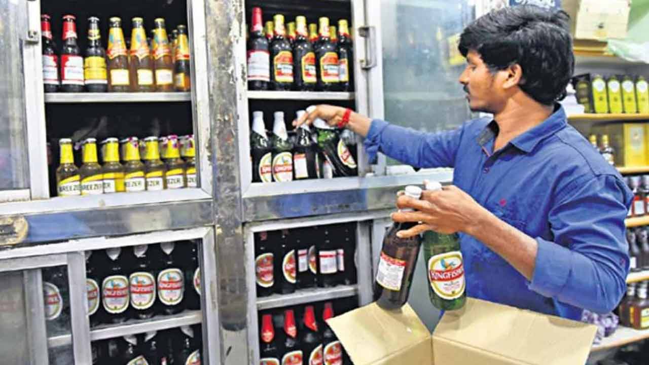 Hyderabad: మందుబాబులు జాగ్రత్త పడండి.. నేటి నుంచి మద్యం అమ్మకాలకు బ్రేక్! Hyderabad: మందుబాబులు జాగ్రత్త పడండి.. నేటి నుంచి మద్యం అమ్మకాలకు బ్రేక్!