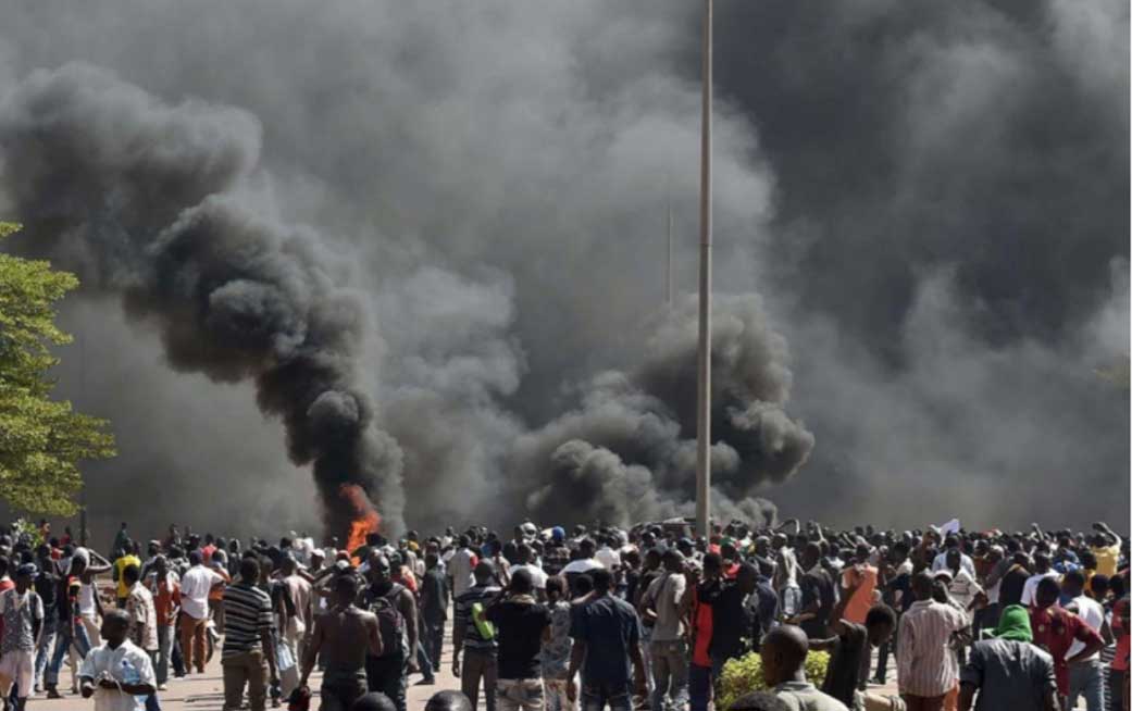 Burkina Faso: బుర్కినా ఫోసోలో మారణహోమం.. 100 మందికి పైగా మృతి..! Burkina Faso: బుర్కినా ఫోసోలో మారణహోమం.. 100 మందికి పైగా మృతి..!