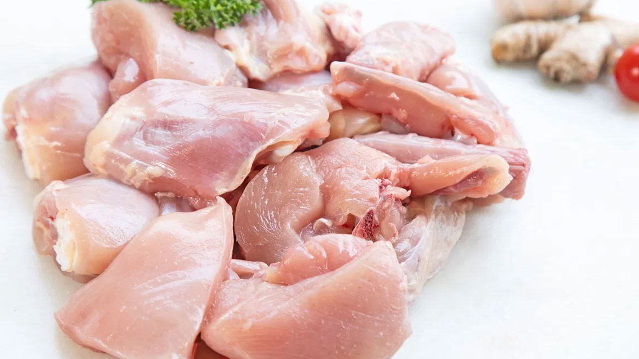 Chicken: చికెన్.. అధికంగా తింటే ప్రమాదమా? Chicken: చికెన్.. అధికంగా తింటే ప్రమాదమా?