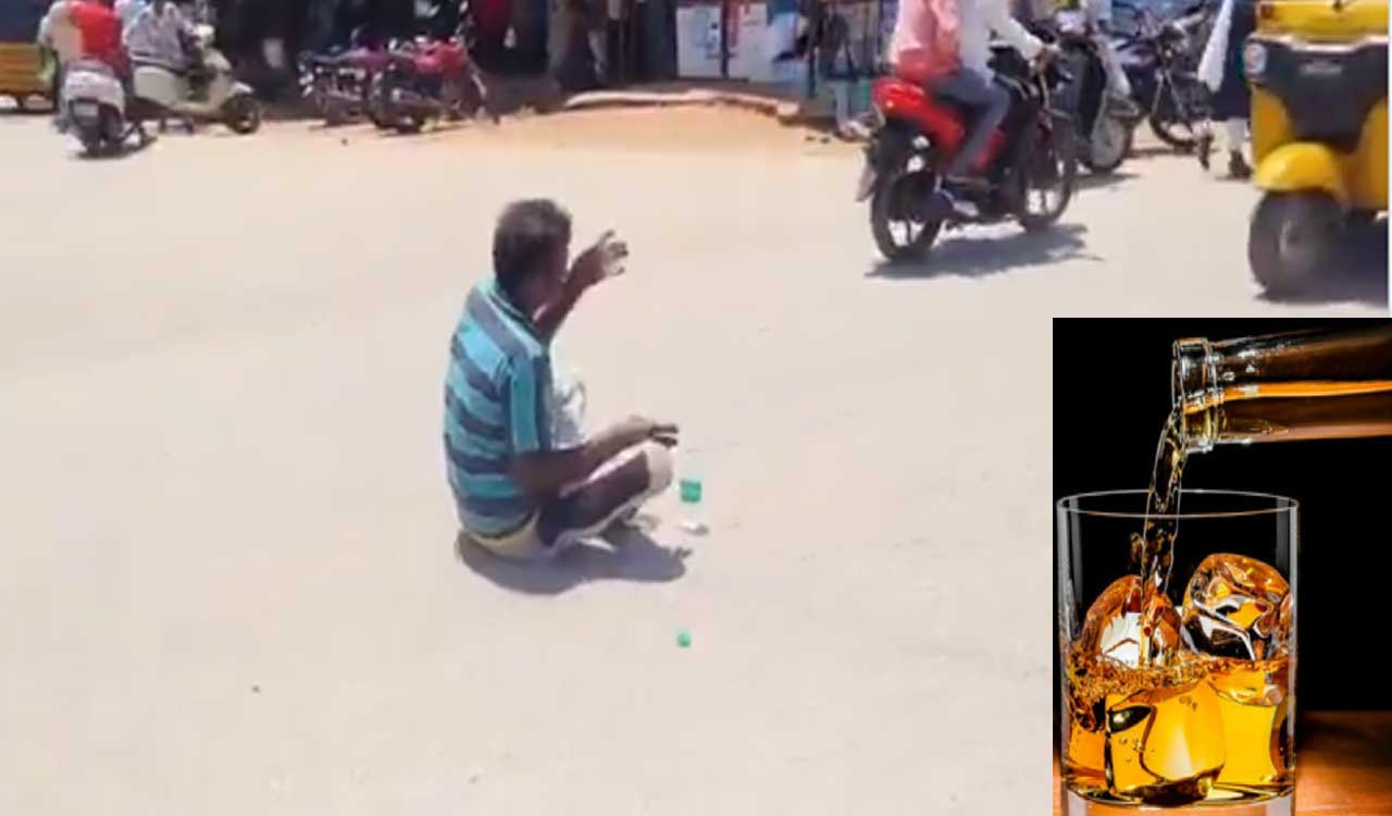 Viral: తాగడానికి.. సిట్టింగ్ రూం పెట్టరా! నడిరోడ్డుపై మందుబాబు హంగామా! Viral: తాగడానికి.. సిట్టింగ్ రూం పెట్టరా! నడిరోడ్డుపై మందుబాబు హంగామా!
