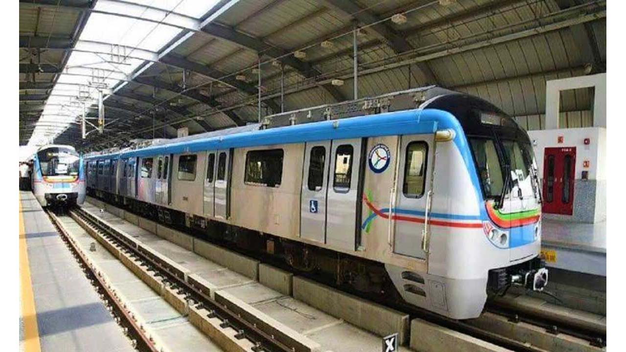 Hyderabad Metro| పెంచిన చార్జీలను 10శాతం తగ్గించిన హైదరాబాద్ మెట్రో! Hyderabad Metro| పెంచిన చార్జీలను 10శాతం తగ్గించిన హైదరాబాద్ మెట్రో!