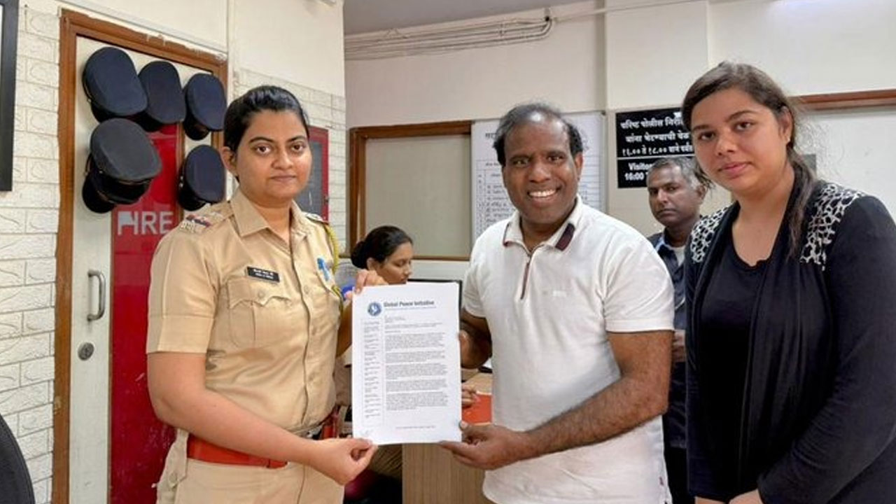 KA paul | నన్ను టర్కీ, పాక్ వెళ్లకుండా ఆపారు : ఎయిర్పోర్టులో కేఏ పాల్ లొల్లి KA paul | నన్ను టర్కీ, పాక్ వెళ్లకుండా ఆపారు : ఎయిర్పోర్టులో కేఏ పాల్ లొల్లి