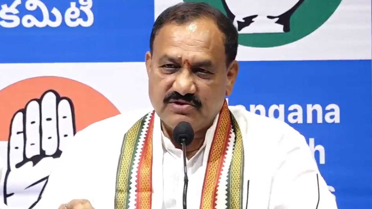 PCC Chief B. Mahesh Kumar Goud: బీఆర్ఎస్ లో ఆస్తుల కోసమే కొట్లాటలు : పీసీసీ చీఫ్ మహేష్ కుమార్ గౌడ్ PCC Chief B. Mahesh Kumar Goud: బీఆర్ఎస్ లో ఆస్తుల కోసమే కొట్లాటలు : పీసీసీ చీఫ్ మహేష్ కుమార్ గౌడ్