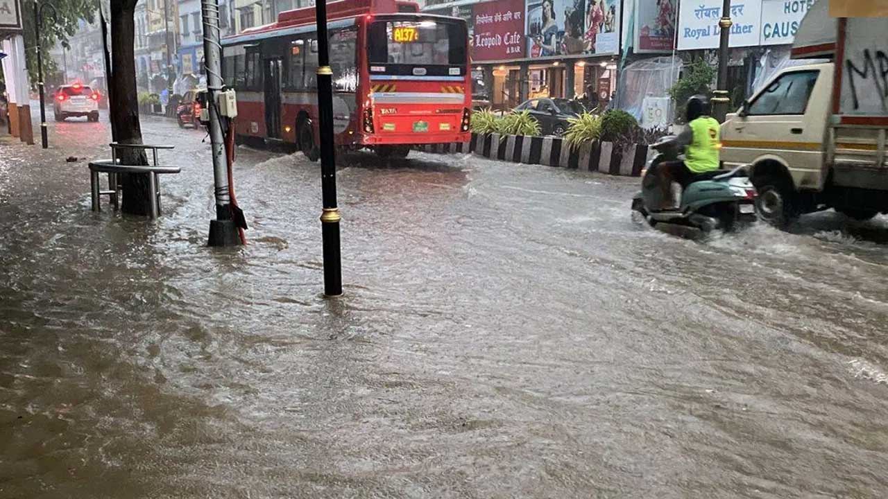 Heavy Rains In Mumbai: ముంబైలో భారీ వర్షాలు.. 107 ఏళ్లనాటి రికార్డు బద్దలు ! Heavy Rains In Mumbai: ముంబైలో భారీ వర్షాలు.. 107 ఏళ్లనాటి రికార్డు బద్దలు !