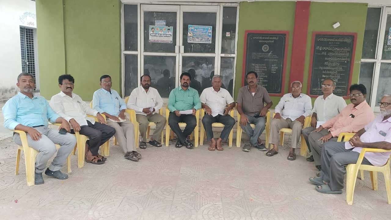 Public Associations: మృతదేహాలను కుటుంబాలకు ఇవ్వకపోవడం క్రూరత్వమే! Public Associations: మృతదేహాలను కుటుంబాలకు ఇవ్వకపోవడం క్రూరత్వమే!