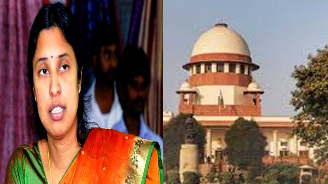 IAS Officer Srilakshmi: ఓఎంసీ కేసులో ఐఏఎస్ అధికారిణి శ్రీలక్ష్మికి సుప్రీంకోర్టులో చుక్కెదురు! IAS Officer Srilakshmi: ఓఎంసీ కేసులో ఐఏఎస్ అధికారిణి శ్రీలక్ష్మికి సుప్రీంకోర్టులో చుక్కెదురు!