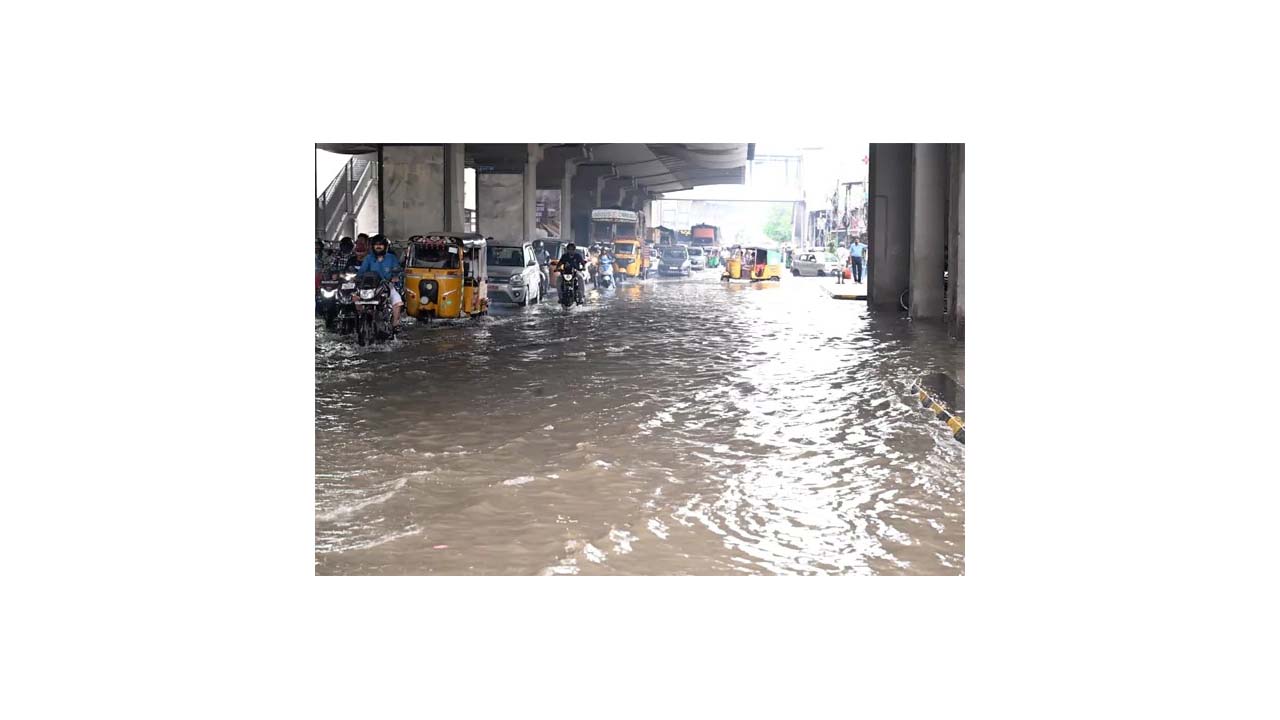 Hyderabad Rains| హైదరాబాద్ ను ముంచెత్తిన వాన.. పలు చోట్ల భారీ వర్షం Hyderabad Rains| హైదరాబాద్ ను ముంచెత్తిన వాన.. పలు చోట్ల భారీ వర్షం