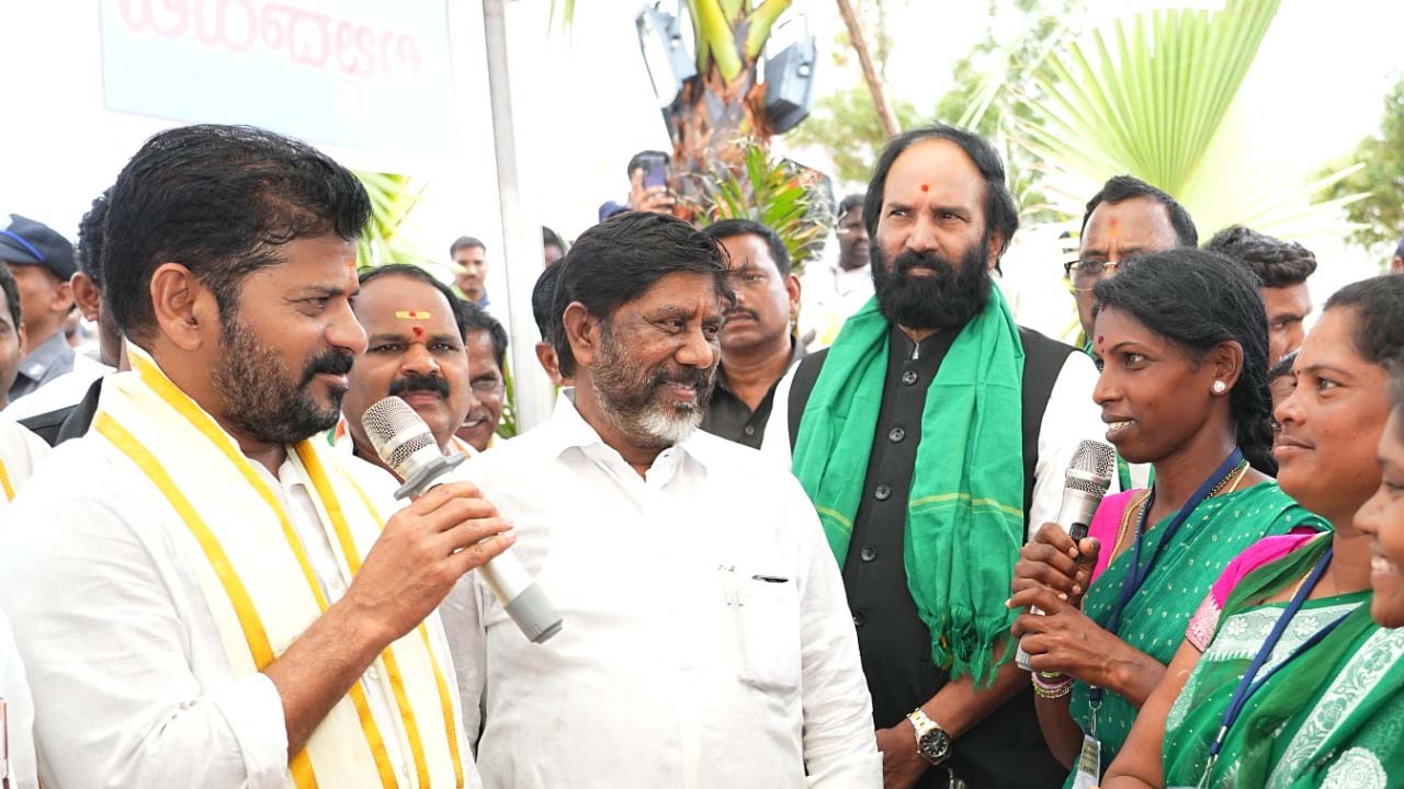 Infighting in government | రేవంత్ రెడ్డికి మంత్రుల మద్దతు ఏది? బీఆరెస్ విమర్శలకు కౌంటర్ ఏది? Infighting in government | రేవంత్ రెడ్డికి మంత్రుల మద్దతు ఏది? బీఆరెస్ విమర్శలకు కౌంటర్ ఏది?
