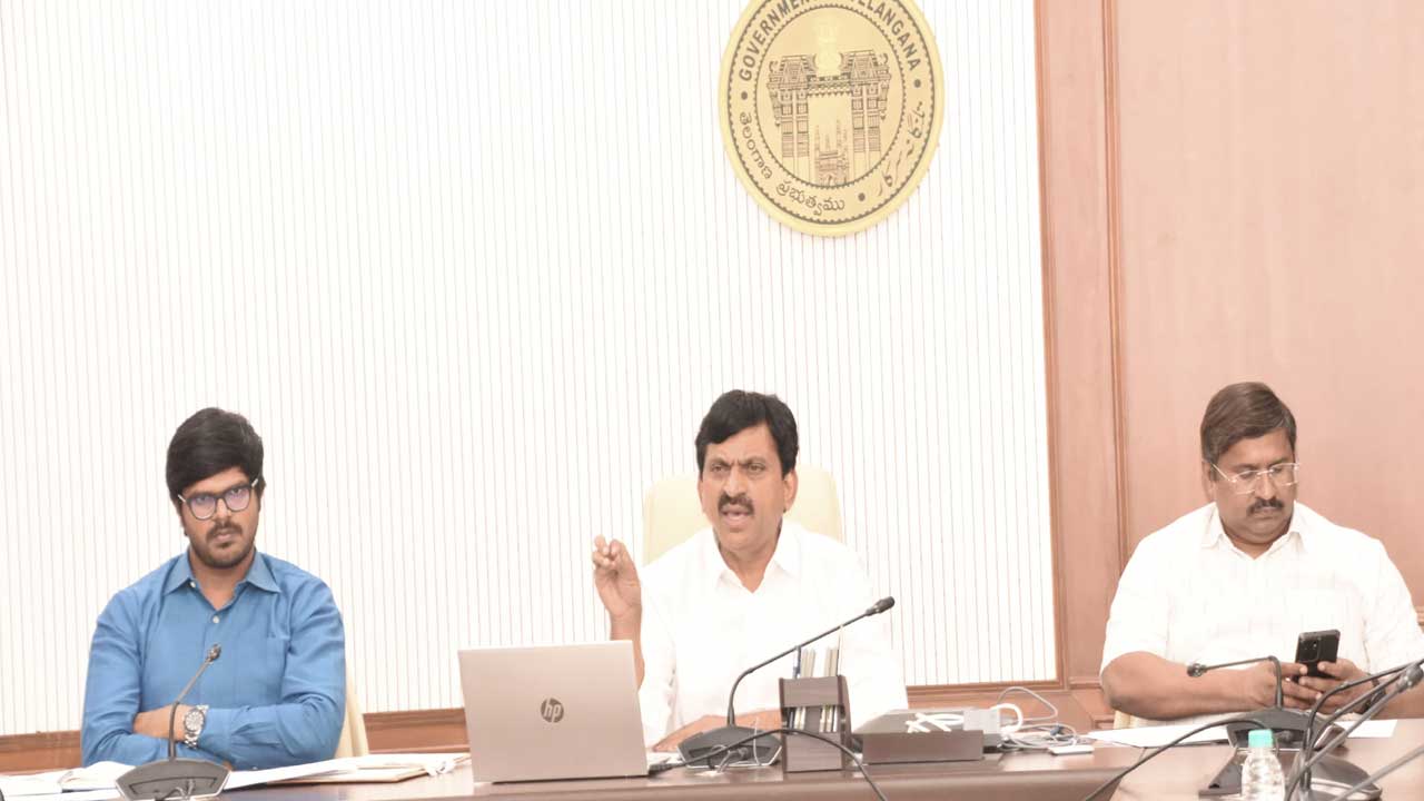 Indiramma Houses: ఇందిరమ్మ ఇండ్ల కోసం రూ.68.08 కోట్లు పంపిణీ : మంత్రి పొంగులేటి Indiramma Houses: ఇందిరమ్మ ఇండ్ల కోసం రూ.68.08 కోట్లు పంపిణీ : మంత్రి పొంగులేటి