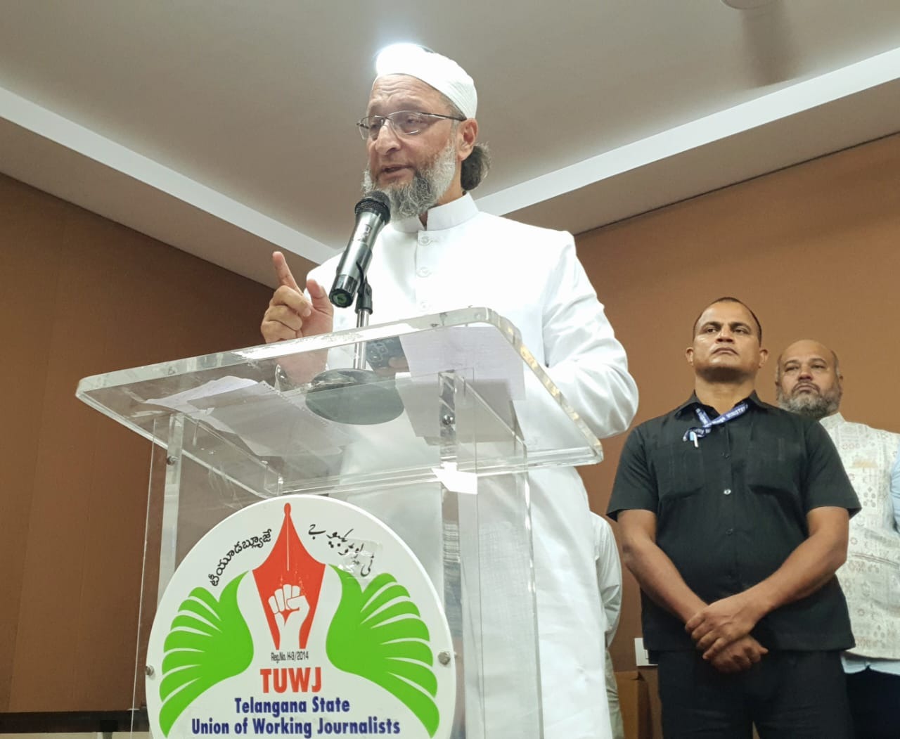 Owaisi: పాకిస్తాన్కు రుణం ఇవ్వడం.. ఉగ్ర సంస్థకు ఇచ్చినట్లే Owaisi: పాకిస్తాన్కు రుణం ఇవ్వడం.. ఉగ్ర సంస్థకు ఇచ్చినట్లే