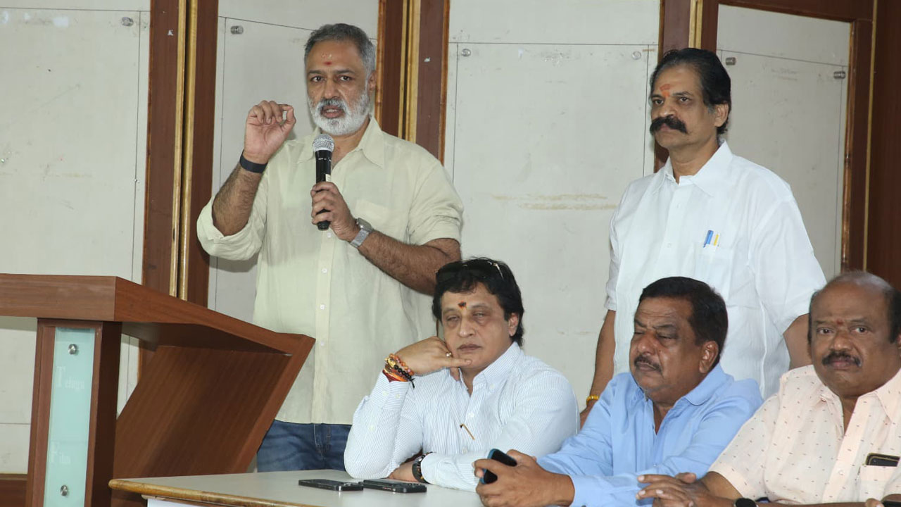 జూన్1 నుంచి.. థియేటర్ల బంద్ లేదు! జూన్1 నుంచి.. థియేటర్ల బంద్ లేదు!