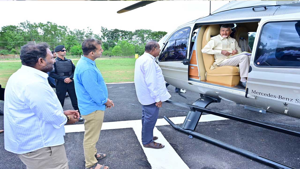 AP Government Buys New Helicopter: సంక్షేమ పథకాలు నిధులు లేవన్నారు.. కొత్తహెలికాప్టర్ కు ఎలా వచ్చాయి? AP Government Buys New Helicopter: సంక్షేమ పథకాలు నిధులు లేవన్నారు.. కొత్తహెలికాప్టర్ కు ఎలా వచ్చాయి?