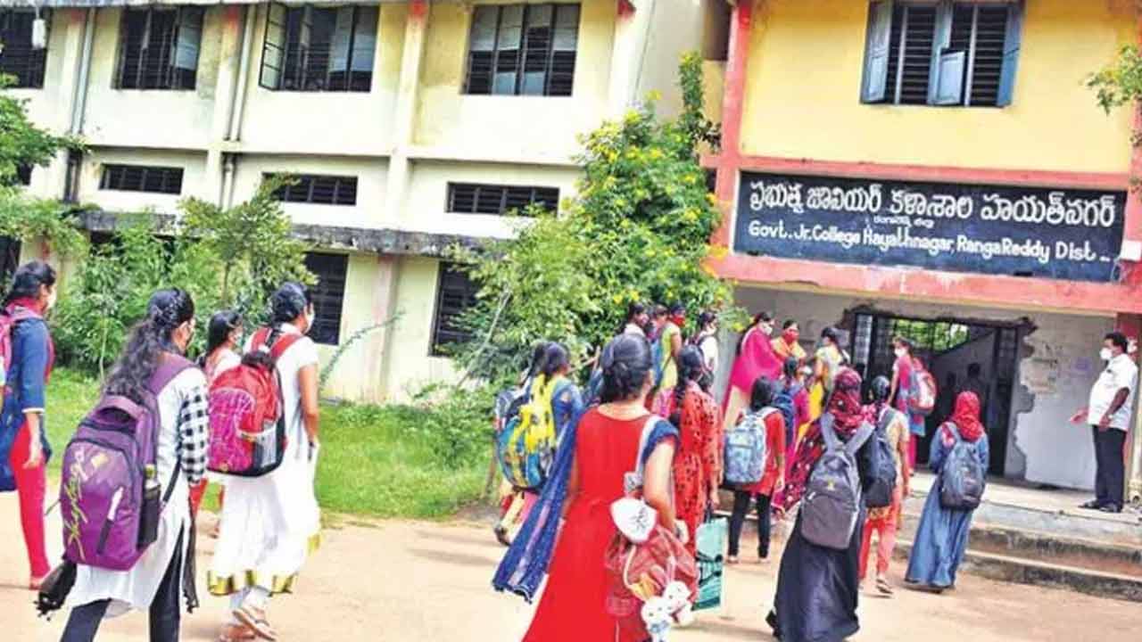 Inter Admissions | ప్రభుత్వ జూనియర్ కాలేజీల్లో ప్రవేశాలకు షెడ్యూలు విడుదల.. అప్లై చేసుకోండిలా..! Inter Admissions | ప్రభుత్వ జూనియర్ కాలేజీల్లో ప్రవేశాలకు షెడ్యూలు విడుదల.. అప్లై చేసుకోండిలా..!