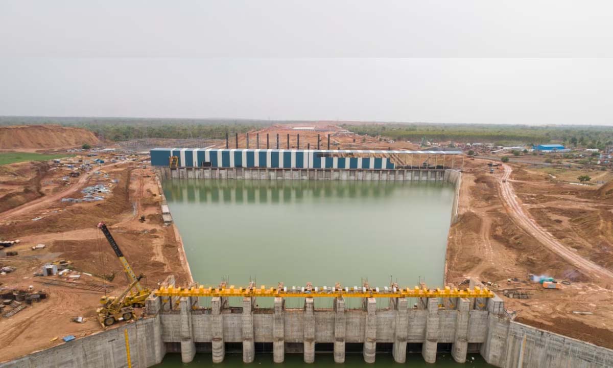 Kaleshwaram Banakacharla | పవర్ పాయింట్లతో పోటాపోటీ! Kaleshwaram Banakacharla | పవర్ పాయింట్లతో పోటాపోటీ!