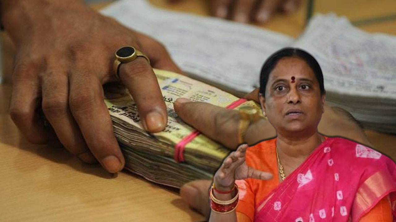 Minister Konda Surekha | కమీషన్లపై వ్యాఖ్యలతో కొండా సురేఖ సెల్ఫ్ గోల్.. వివాదాస్పదమవుతున్న మంత్రి తీరు Minister Konda Surekha | కమీషన్లపై వ్యాఖ్యలతో కొండా సురేఖ సెల్ఫ్ గోల్.. వివాదాస్పదమవుతున్న మంత్రి తీరు