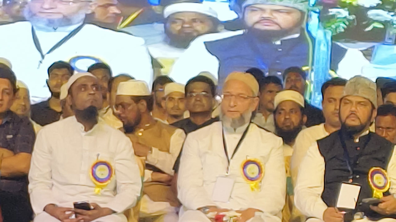 Waqf Law | వక్ఫ్ బోర్డును పరిరక్షించాలి.. బీజేపీ విధానాలను తిప్పికొట్టాలి : అసదుద్దీన్ ఒవైసీ Waqf Law | వక్ఫ్ బోర్డును పరిరక్షించాలి.. బీజేపీ విధానాలను తిప్పికొట్టాలి : అసదుద్దీన్ ఒవైసీ