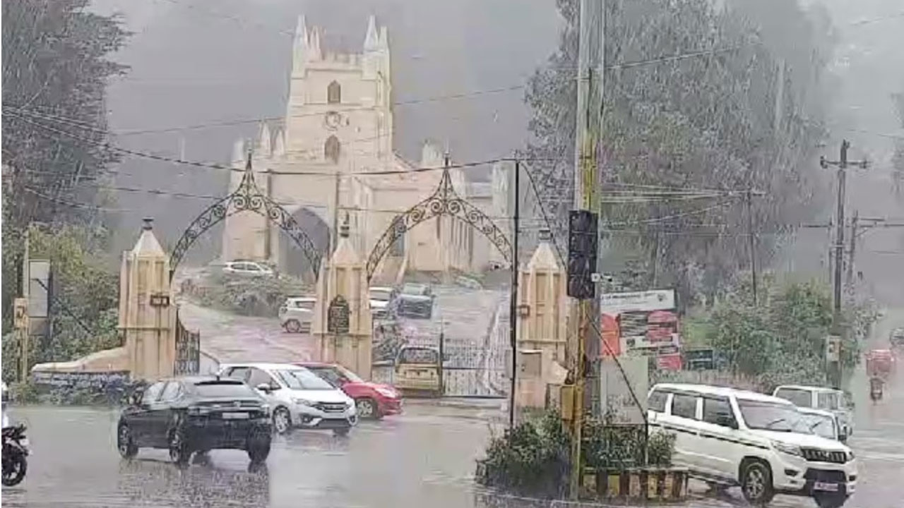Ooty Weather | ఆ మూడు రోజులు ఊటీలో వర్షబీభత్సమే: తన్నీరు లక్ష్మీ భవ్య కీలక అప్డేట్ Ooty Weather | ఆ మూడు రోజులు ఊటీలో వర్షబీభత్సమే: తన్నీరు లక్ష్మీ భవ్య కీలక అప్డేట్