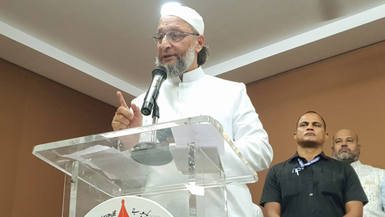 Owaisi | పాకిస్తాన్ పతనం ఖాయం.. పాక్పై నిప్పులు చెరిగిన ఒవైసీ! Owaisi | పాకిస్తాన్ పతనం ఖాయం.. పాక్పై నిప్పులు చెరిగిన ఒవైసీ!