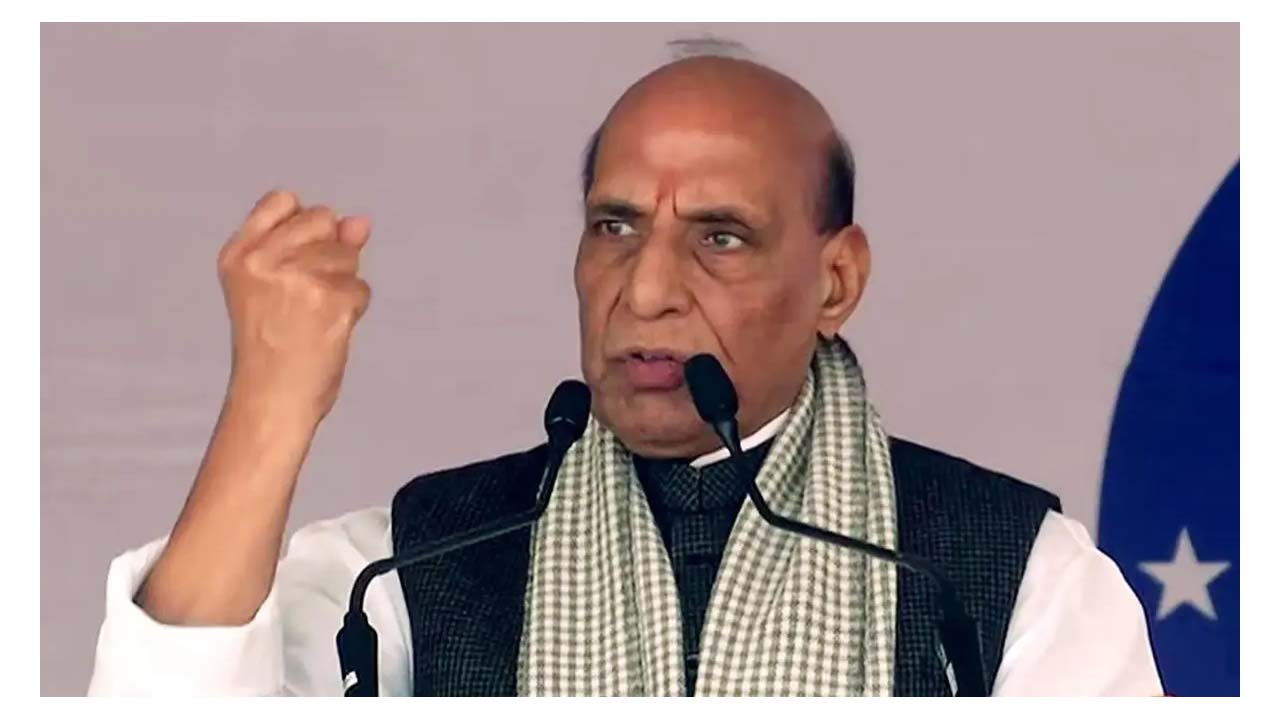 Rajnath Singh: అప్పులు తెచ్చి టెర్రరిస్టులను మేపుతారా?.. కేంద్రమంత్రి రాజ్ నాథ్ సింగ్ Rajnath Singh: అప్పులు తెచ్చి టెర్రరిస్టులను మేపుతారా?.. కేంద్రమంత్రి రాజ్ నాథ్ సింగ్