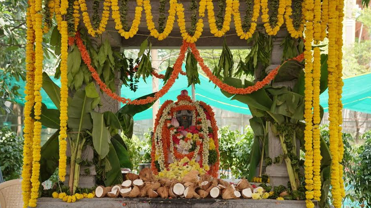 అభయ గణపతి ఆలయ దర్శనమే అమోఘం: పురాణపండ అభయ గణపతి ఆలయ దర్శనమే అమోఘం: పురాణపండ