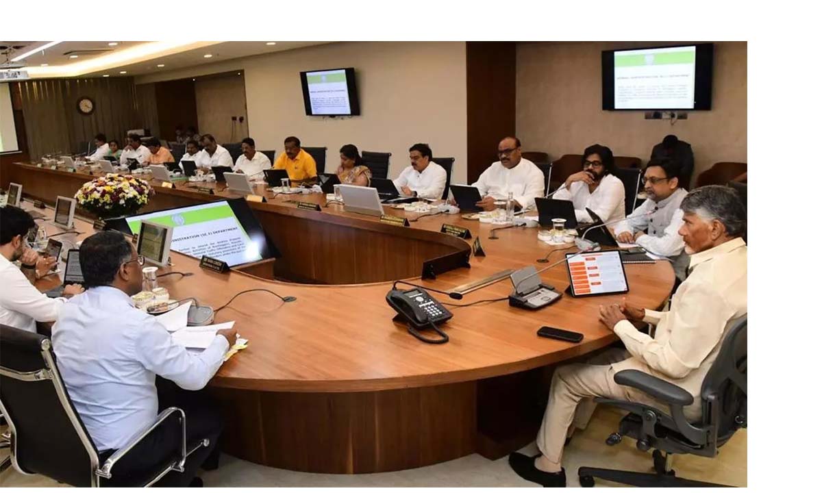 Chandrababu: మహిళా ఉద్యోగులకు నైట్ షిప్టులు.. ఏపీ కెబినెట్ నిర్ణయం Chandrababu: మహిళా ఉద్యోగులకు నైట్ షిప్టులు.. ఏపీ కెబినెట్ నిర్ణయం