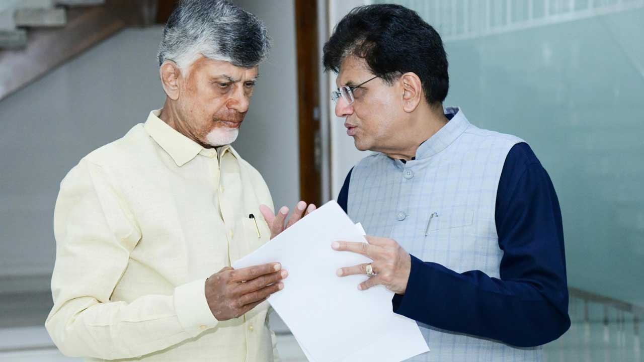 Piyush Goyal Meets Chandrababu: సీఎం చంద్రబాబుతో కేంద్ర మంత్రి పీయూష్ గోయల్ భేటీ! Piyush Goyal Meets Chandrababu: సీఎం చంద్రబాబుతో కేంద్ర మంత్రి పీయూష్ గోయల్ భేటీ!