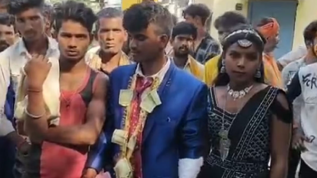 Bride Calls off Wedding | ఆ టైమ్లో వణికిన వరుడు.. పెళ్లి రద్దు చేసుకున్న వధువు.. బీహార్లో వింత ఘటన Bride Calls off Wedding | ఆ టైమ్లో వణికిన వరుడు.. పెళ్లి రద్దు చేసుకున్న వధువు.. బీహార్లో వింత ఘటన