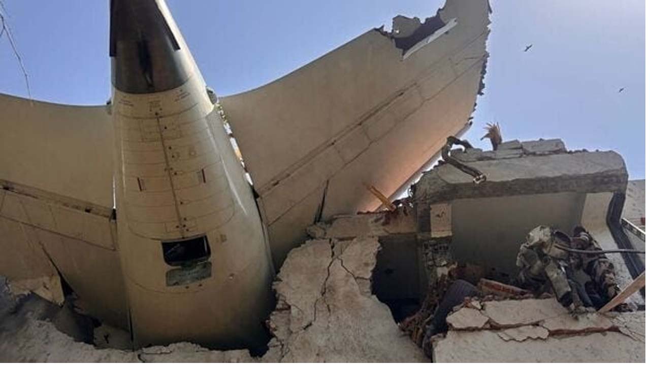 Plane crash: విమాన ప్రమాదాలకు అసలు కారణాలు ఏంటి? Plane crash: విమాన ప్రమాదాలకు అసలు కారణాలు ఏంటి?