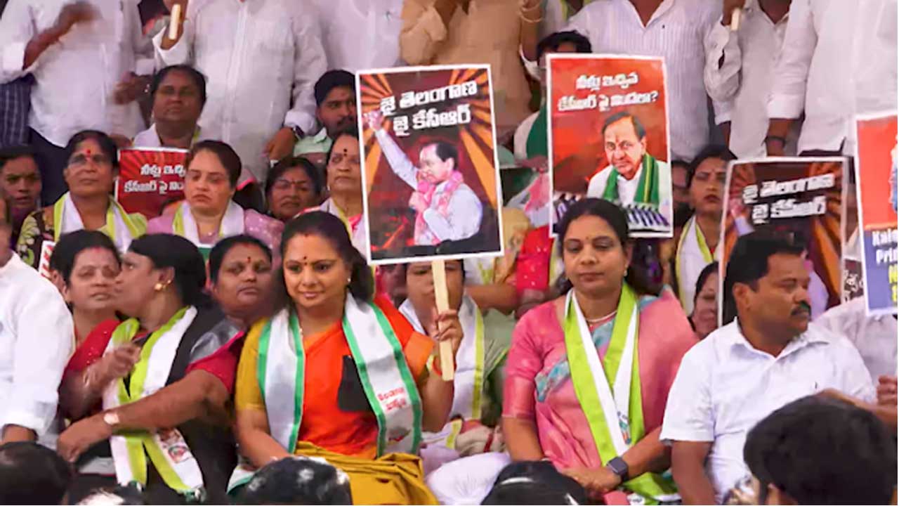 MLC Kavitha: కాళేశ్వరం కమిషన్ కాదు.. అది కాంగ్రెస్ కమిషన్ : ఎమ్మెల్సీ కవిత ఫైర్ MLC Kavitha: కాళేశ్వరం కమిషన్ కాదు.. అది కాంగ్రెస్ కమిషన్ : ఎమ్మెల్సీ కవిత ఫైర్