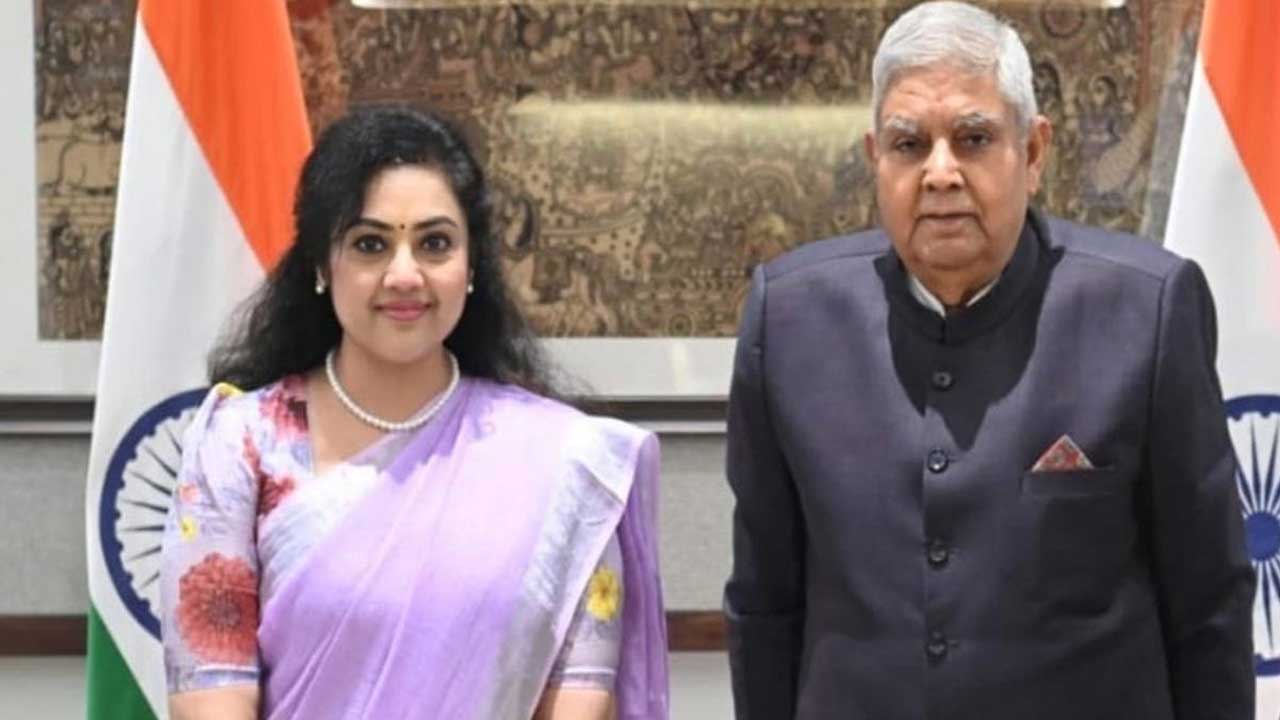 Heroine Meena: రాజకీయాల్లోకి సీనియర్ నటి మీనా! Heroine Meena: రాజకీయాల్లోకి సీనియర్ నటి మీనా!