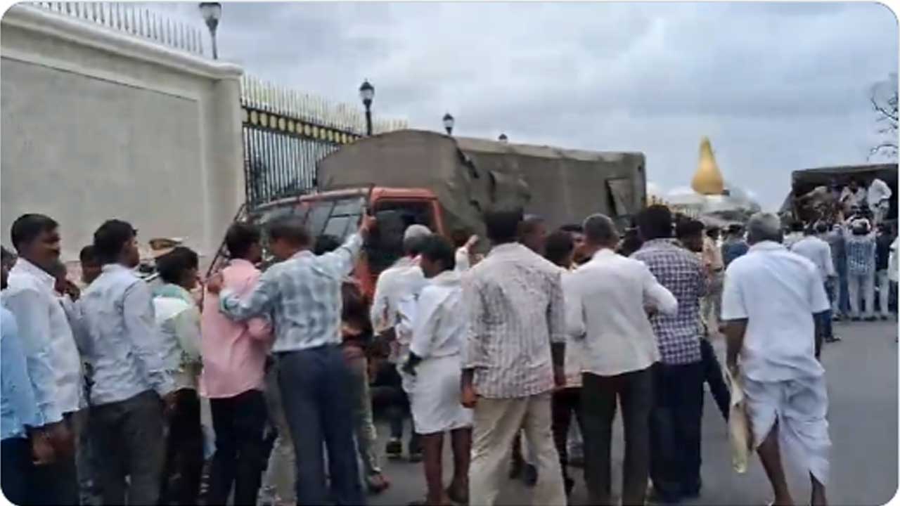 Farmers’ Protest| రైతు భరోసా కోసం సెక్రటేరియట్ ముందు రైతుల ధర్నా..ఉద్రిక్తత Farmers’ Protest| రైతు భరోసా కోసం సెక్రటేరియట్ ముందు రైతుల ధర్నా..ఉద్రిక్తత