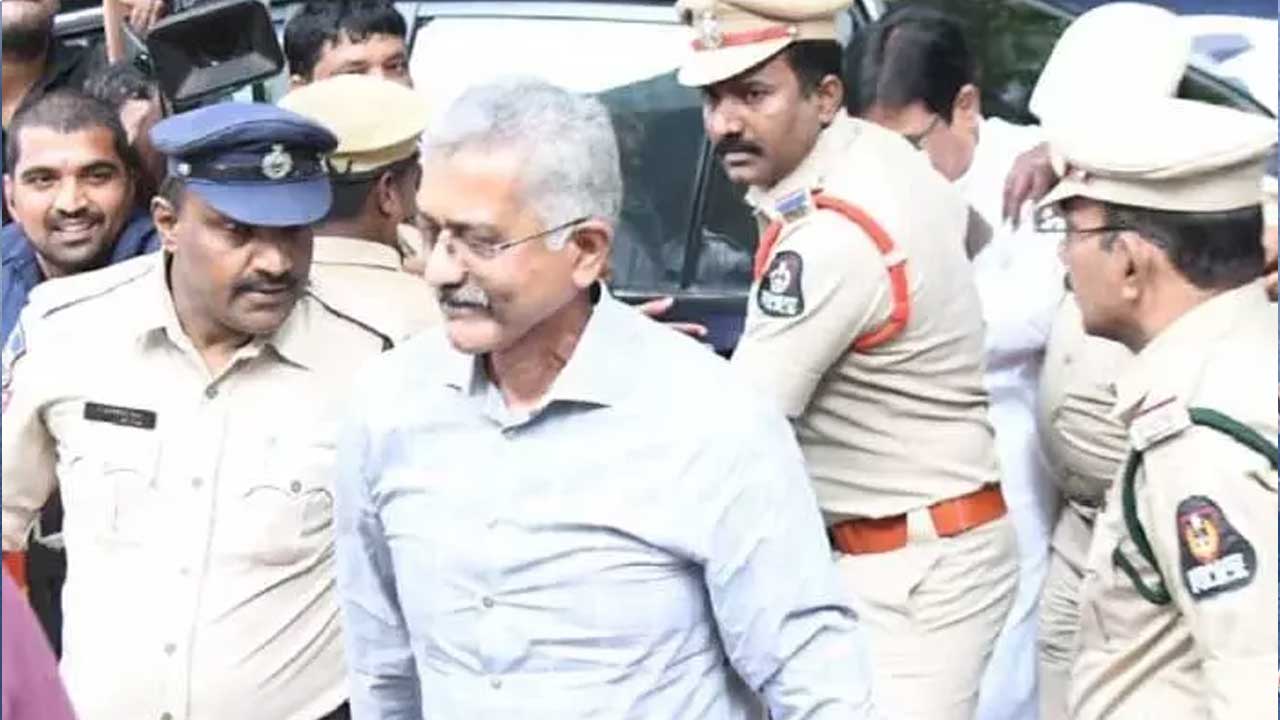 Prabhakar Rao: ప్రభాకర్ రావుపై సిట్ ప్రశ్నల వర్షం! Prabhakar Rao: ప్రభాకర్ రావుపై సిట్ ప్రశ్నల వర్షం!