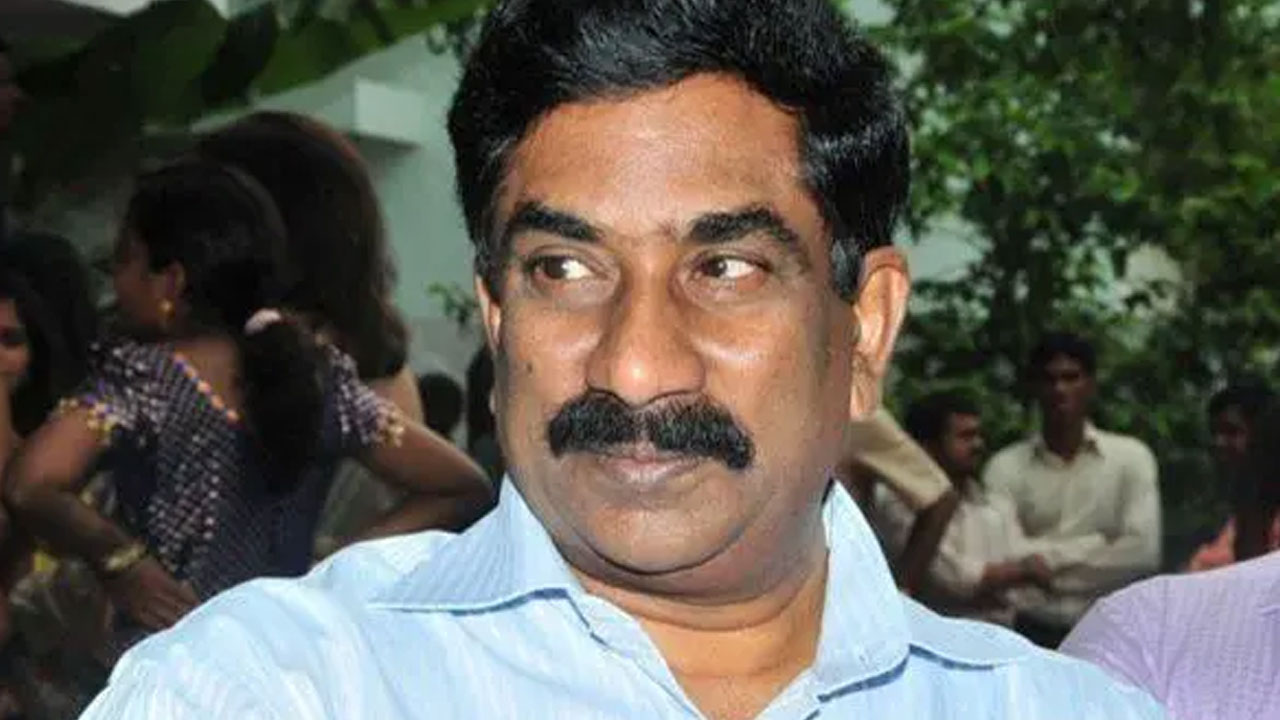 SIT | ఆంధ్రజ్యోతి ఎండీ రాధాకృష్ణకు సిట్ నోటీసు SIT | ఆంధ్రజ్యోతి ఎండీ రాధాకృష్ణకు సిట్ నోటీసు