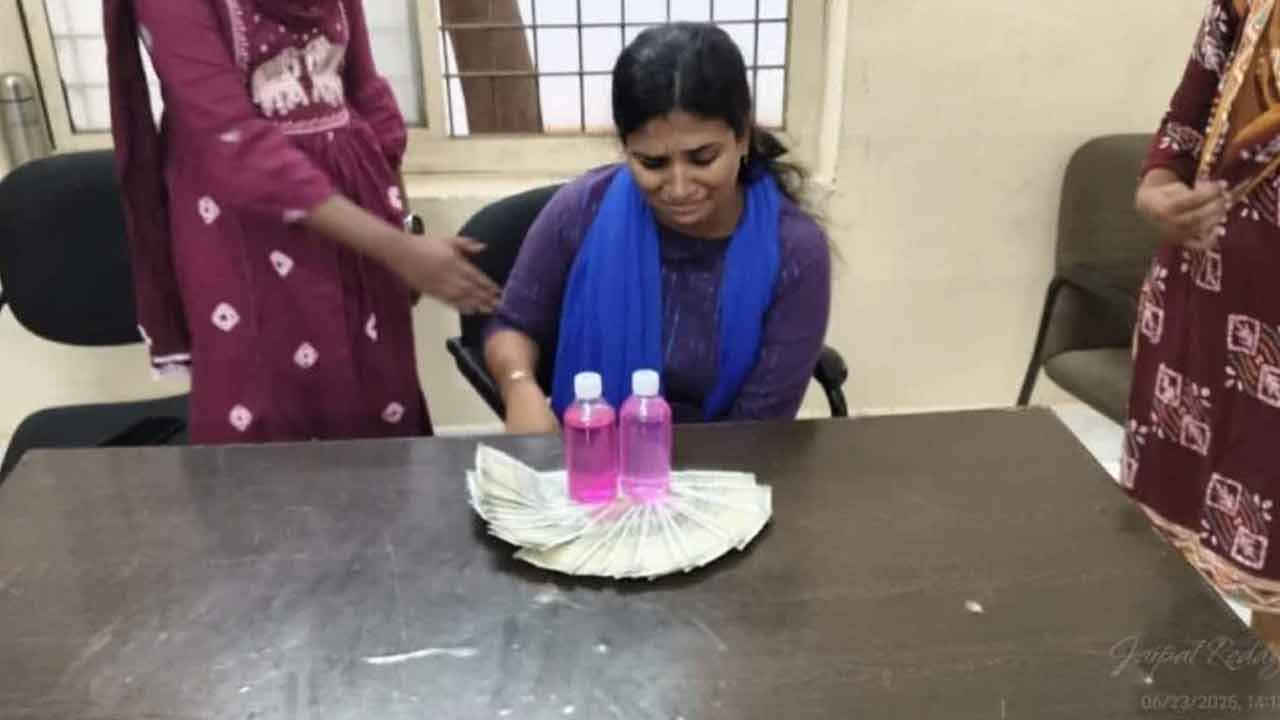 ACB | ఏసీబీ వలలో మరో అవినీతి చేప ACB | ఏసీబీ వలలో మరో అవినీతి చేప