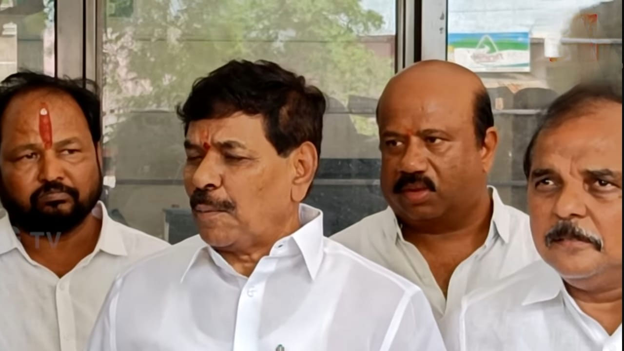 Baswaraju sariah | నీ లెక్కెంత.. నీ బిషాదెంత? : కొండా మురళి పై బస్వరాజు ఫైర్ Baswaraju sariah | నీ లెక్కెంత.. నీ బిషాదెంత? : కొండా మురళి పై బస్వరాజు ఫైర్